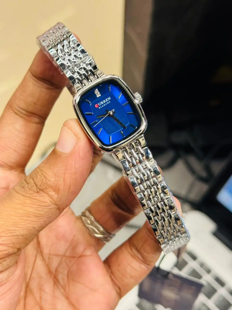 Curren 9093L Authentic Ladies Watch